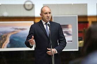 Радев с апел: Подарете време и внимание на вашите близки възрастни, те го заслужават