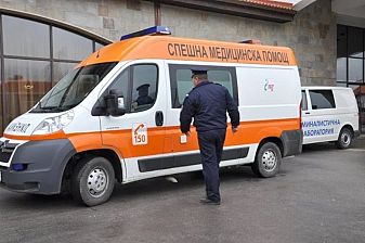Жена нападна лекарка и шофьор на линейка