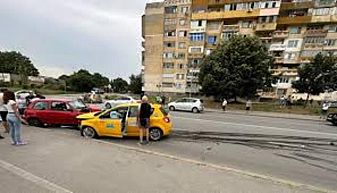 Такси блъсна и уби мъж на пешеходна пътека в Русе