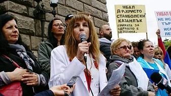 25 медсестри обслужват 400 болници