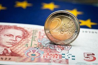 Работодателят е длъжен, когато се превалутира заплатата, тя да бъде закръглявана в полза на служителя