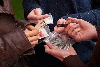 Деца на 9 и 10-годишна възраст експериментират с наркотици