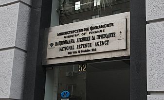 Габровец съди НАП за 1 млрд. лева