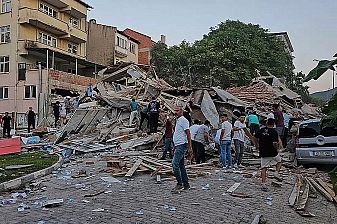След силното земетресение в Турция - една жертва и много материални щети