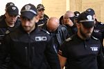 Оставиха в ареста двамата мъже, взели подкуп от екипа на Роби Уилямс