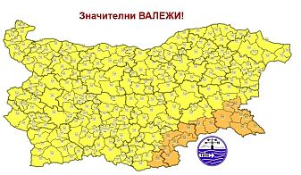 Дъждът продължава и днес - жълт и оранжев код на места