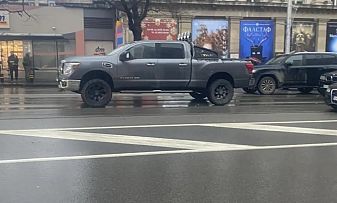 Тежки джипове блокираха Парламента