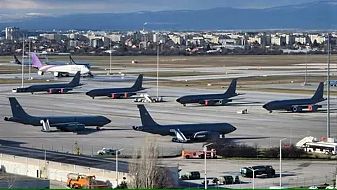 Затварят софийското летище, ще летят само военните самолети