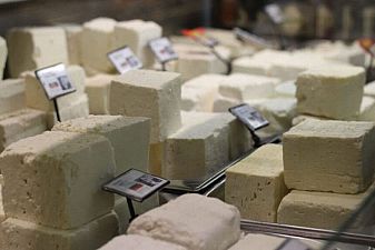 Искат забрана на имитиращите млечни продукти