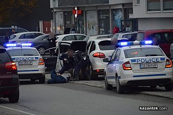 Наркодилър блъсна две патрулки при гонка в София