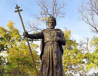 Време е Северна Македония да не гледа в пъпа си!