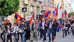 Представители на арменската общност излизат на протест