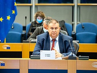 Евродепутат: Българинът трябва да е информиран какви са рисковете и ползите от въвеждането на еврото