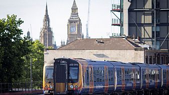 Продължават стачките на железопътните работници във Великобритания