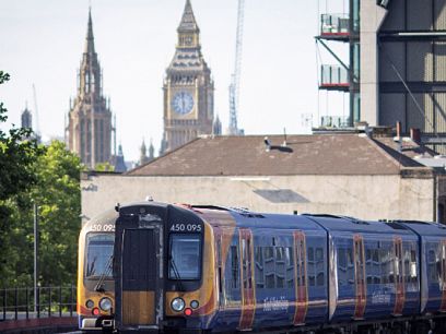 Продължават стачките на железопътните работници във Великобритания