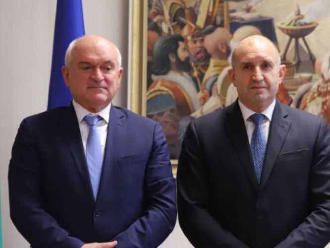 След срещата на Димитър Главчев и Радев: Няма новини, диалогът продължава (обновена)
